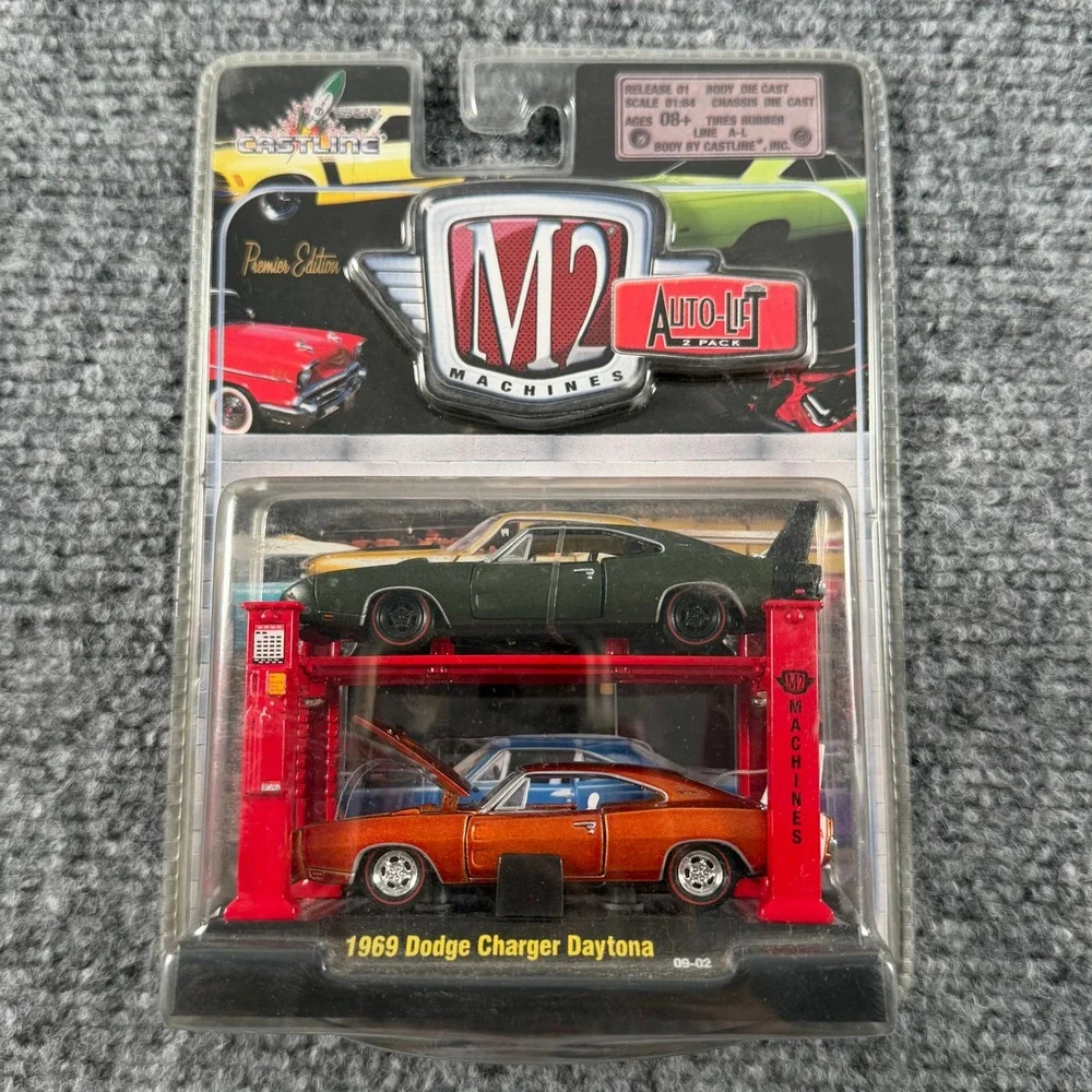 M2 Machines 1969 Dodge Charger Daytona 2-Pack Green Bronze 1:64 Diecast AutoLift